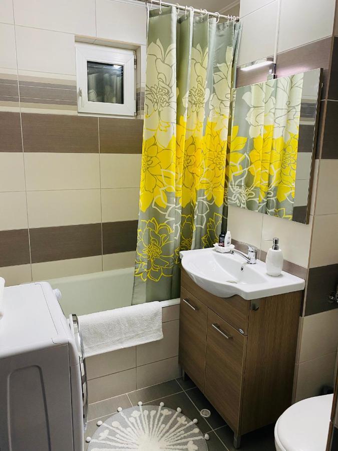 Sellada Apartament - Free Private Parking,Ac,Wi-Fi Carei Eksteriør billede