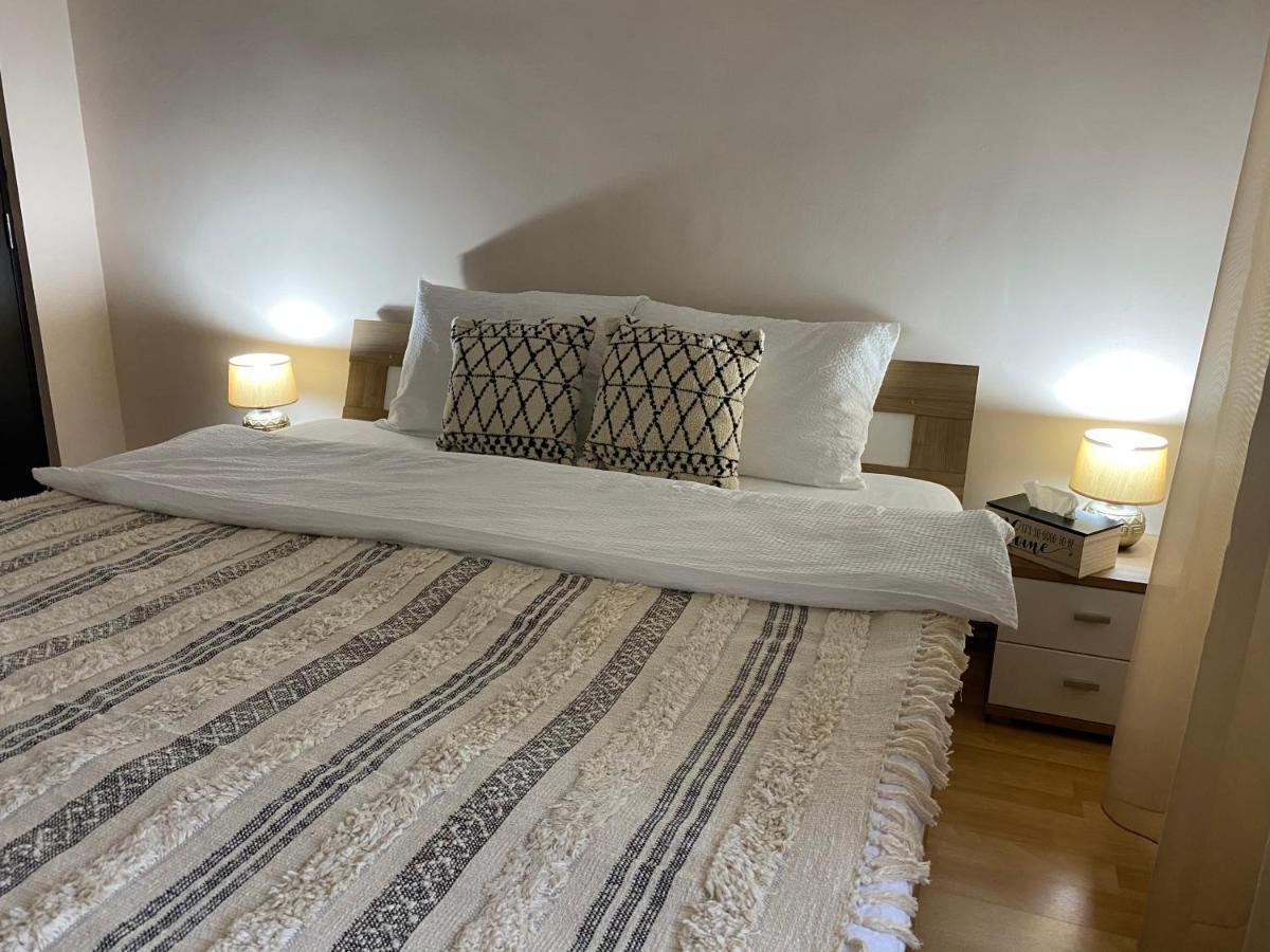 Sellada Apartament - Free Private Parking,Ac,Wi-Fi Carei Eksteriør billede