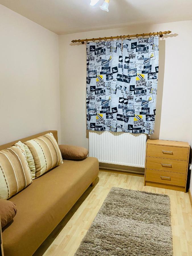 Sellada Apartament - Free Private Parking,Ac,Wi-Fi Carei Eksteriør billede