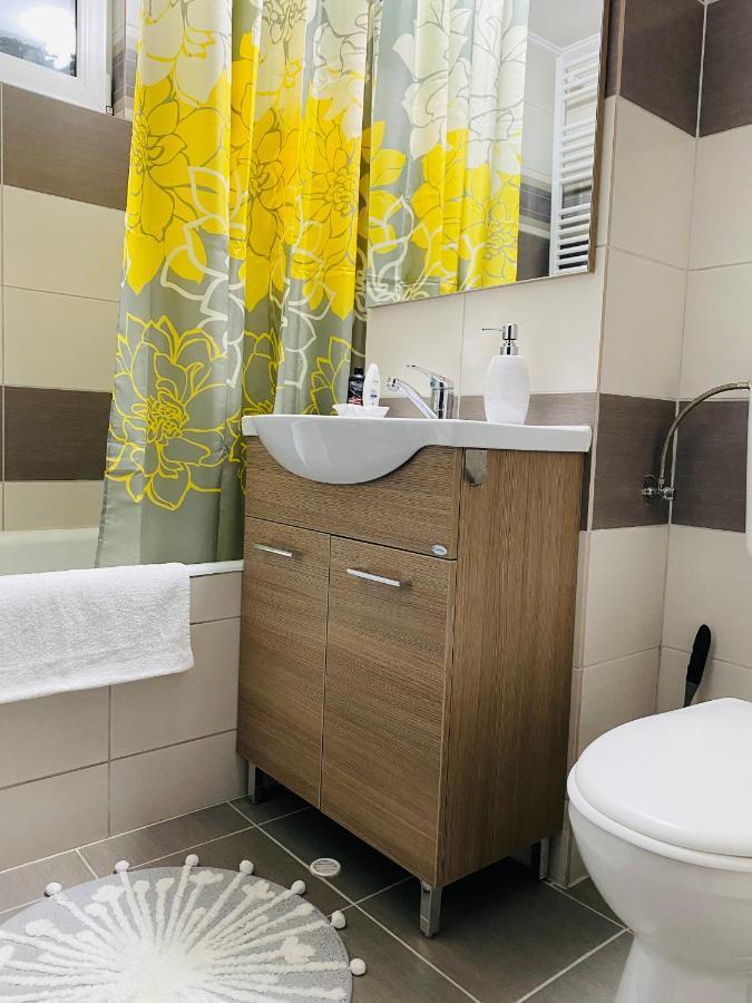 Sellada Apartament - Free Private Parking,Ac,Wi-Fi Carei Eksteriør billede