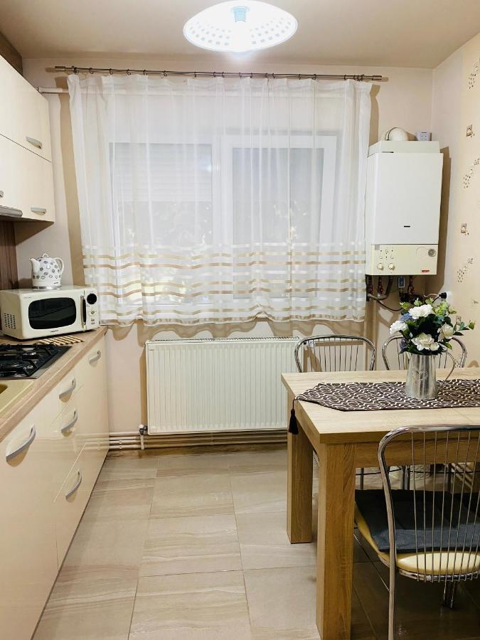 Sellada Apartament - Free Private Parking,Ac,Wi-Fi Carei Eksteriør billede